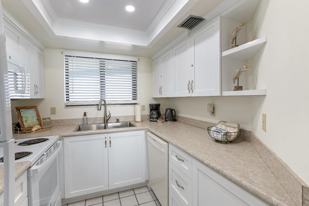 Ocean View With A Beachfront Pool At Ocean Trillium Condo ~ 403 Нью-Смирна-Бич Экстерьер фото